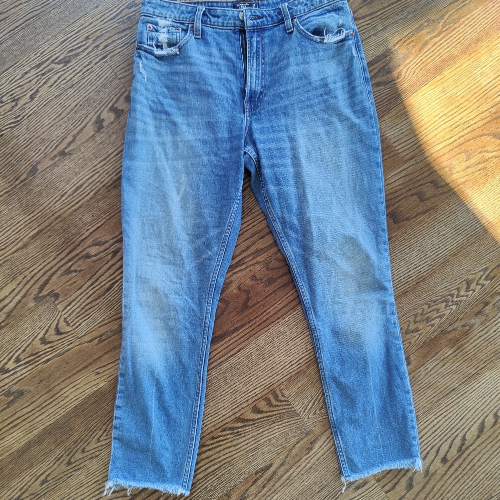 Size 29 (8) high rise Abercrombie jeans raw hem